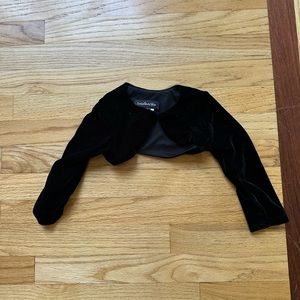 Isabella & Chloe shrug